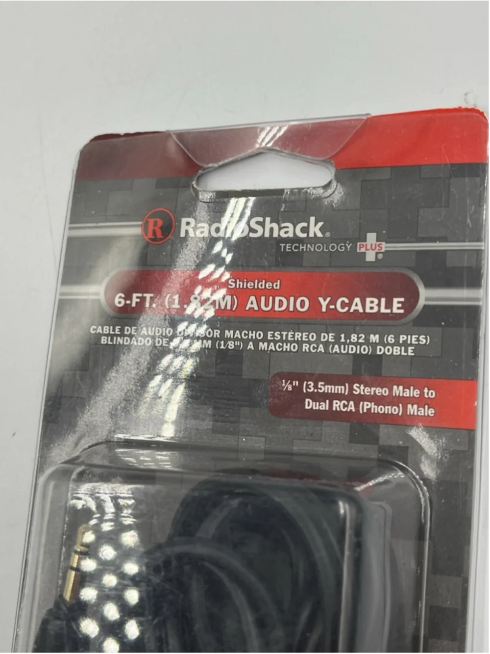 New RADIO SHACK shielded 6-Ft (1.82m) Gold-plated Audio Y-Cable 1/8